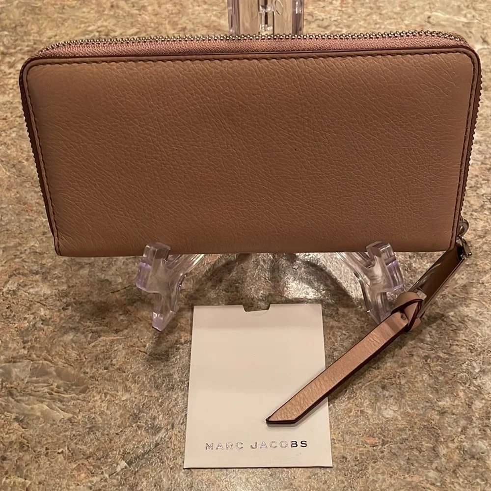 Marc Jacobs Taupe Leather Zip Wallet Minimalist Designer Wristlet Everyday Style